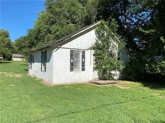106 S Broadway St, Butler, MO 64730