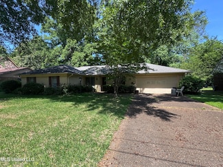 5120 Shirlwood Dr, Jackson, MS 39211