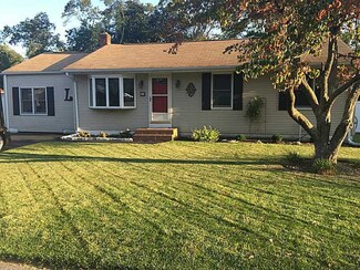 23 Louise Dr, West Warwick, RI 02893