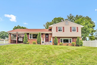 2604 McVitty Rd, Roanoke, VA 24018