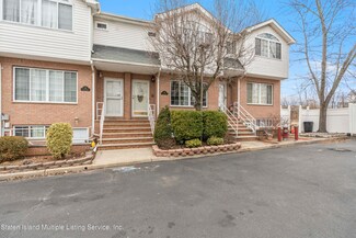 25 Iris Ct, Staten Island, NY 10309
