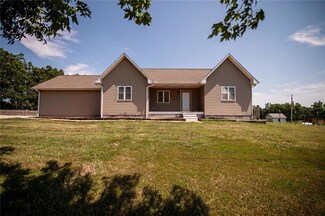 5483 Edwards Rd, Effingham, KS 66023