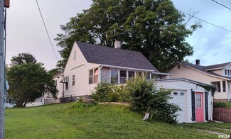 514 W Randolph St, Mc Leansboro, IL 62859