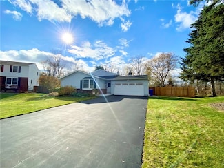 16 Matthew Cir, Rochester, NY 14624