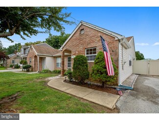 315 Taylor Ave, Essington, PA 19029