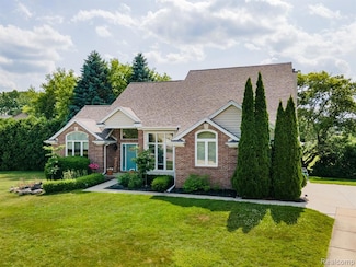 4096 Villager Dr, Lake Orion, MI 48359