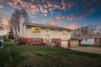 1028 Merritt St, Shakopee, MN 55379