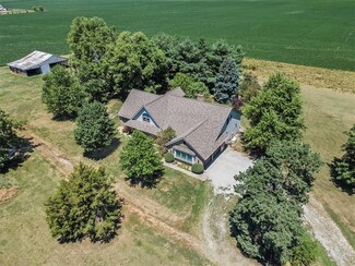 2103 N 1700 Rd E, Stonington, IL 62567