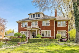 1312 Buckingham Rd, Grosse Pointe Park, MI 48230