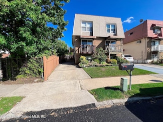 15 Lambert St, Staten Island, NY 10314