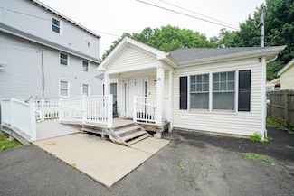 76 White St, Bridge Port, CT 06610