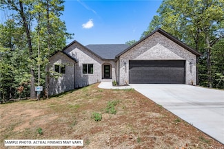 8 Letchworth Dr, Bella Vista, AR 72714