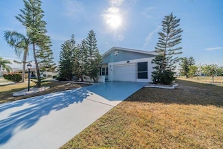 325 Club Manor Dr, Sun City Center, FL 33573