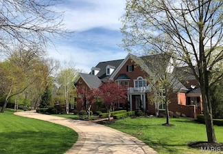 2024 Kingspointe Dr, Chesterfield, MO 63005