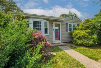 72 Parkway Blvd, Ronkonkoma, NY 11779