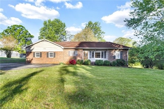 4780 Vienna Dozier Rd, Pfafftown, NC 27040