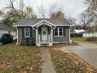 8 Black Hawk St, Council Bluffs, IA 51501