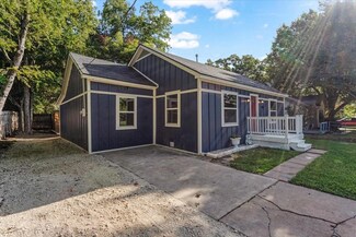 519 E 9th St, Bonham, TX 75418