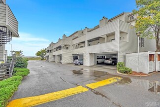 770 Spinnaker Ct Unit 10B, Secaucus, NJ 07094
