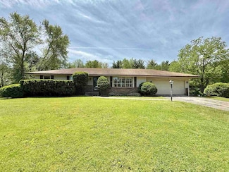 8567 E Valley View Dr, Stillman Valley, IL 61084