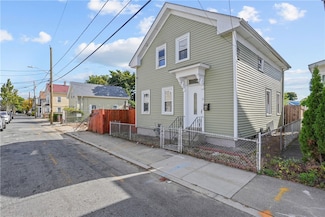21 Vandewater St, Providence, RI 02908