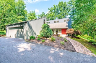 902 Cherokee Place SW, Lenoir, NC 28645