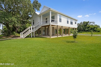 217 Saint Joseph St, Waveland, MS 39576