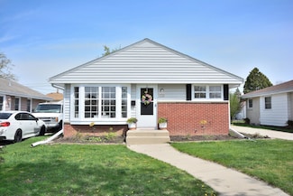 7738 W Eden Place, Milwaukee, WI 53220