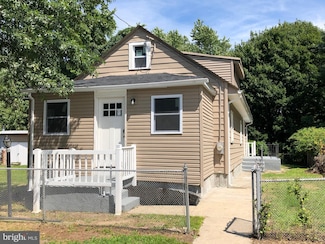 8 Venice Ave, Bristol, PA 19007