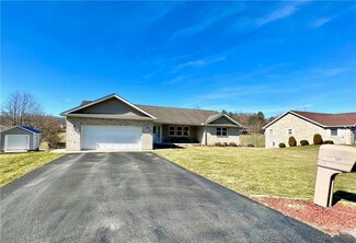 105 N Hazelnut Dr, Mount Pleasant, PA 15666