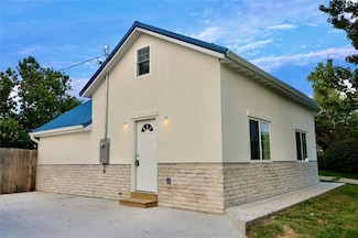 1001 E Robinson St, Knoxville, IA 50138