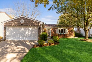 211 Albert Dr, Vernon Hills, IL 60061