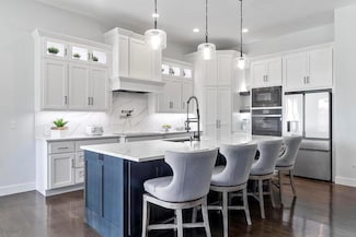 8752 Greeley St, Lenexa, KS 66227