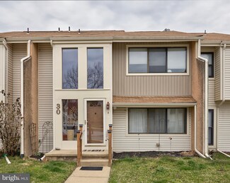 30 Viburnum Ln, Mount Laurel, NJ 08054