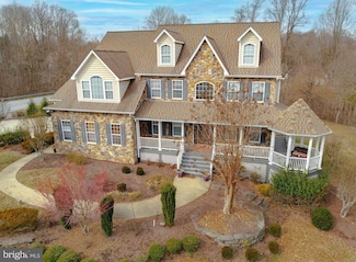 5 Cross Point Dr, Owings, MD 20736