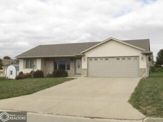 1319 Woodland Dr, Carroll, IA 51401