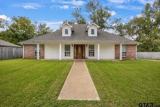 708 E Paschal St, Troup, TX 75789