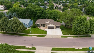 1805 S Oxford Ave, Sioux Falls, SD 57106