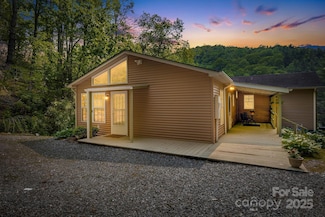 2763 Crabtree Rd, Spruce Pine, NC 28777