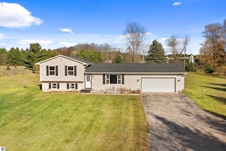 1154 Martin Dr, Frankfort, MI 49635