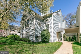 7770 Willow Point Dr, Falls Church, VA 22042