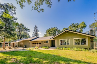 3294 Lakeshore Dr, Selma, OR 97538