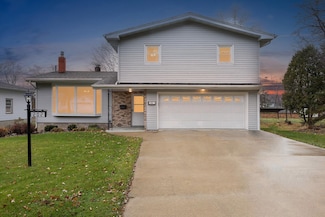 202 Wisconsin St, Wonewoc, WI 53968