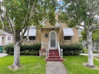 49 Metairie Ct, Metairie, LA 70001