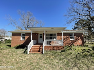 1594 Five Bridge Rd, Clinton, NC 28328