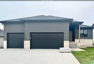 6805 Prairie View Ct, Sioux City, IA 51106
