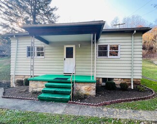 62 Newcastle Ln, Farmington, WV 26571