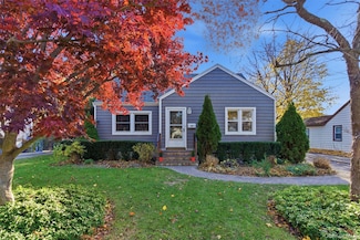 107 E 13th St, Huntington Station, NY 11746