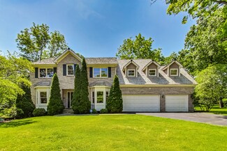 2559 Forest Ct, Lindenhurst, IL 60046