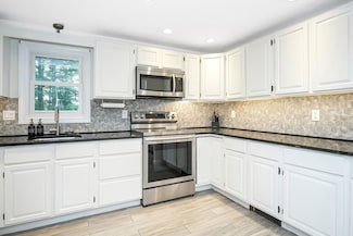 10 Spectacle Pond Terrace, East Wareham, MA 02538